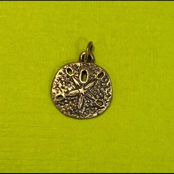 James Avery Jewelry - Janes Avery Sm Sand Dollar Charm. Antique Silver